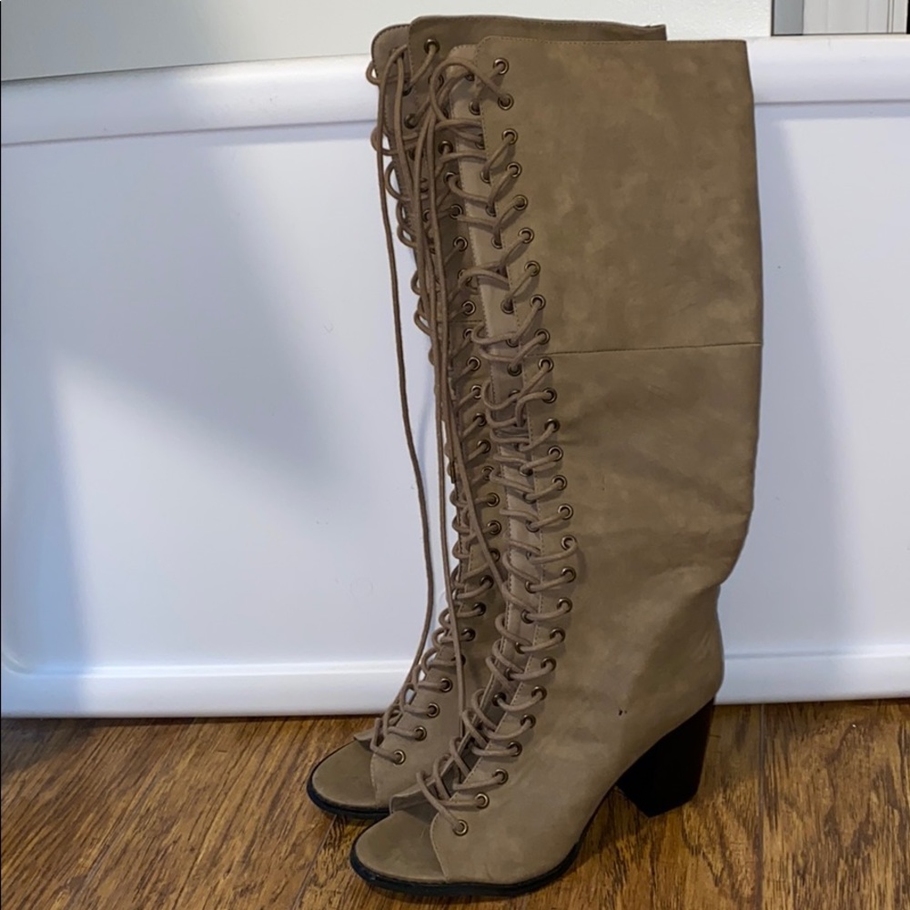 F21 TAUPE LACE UP BLOCK HEELED BOOTS